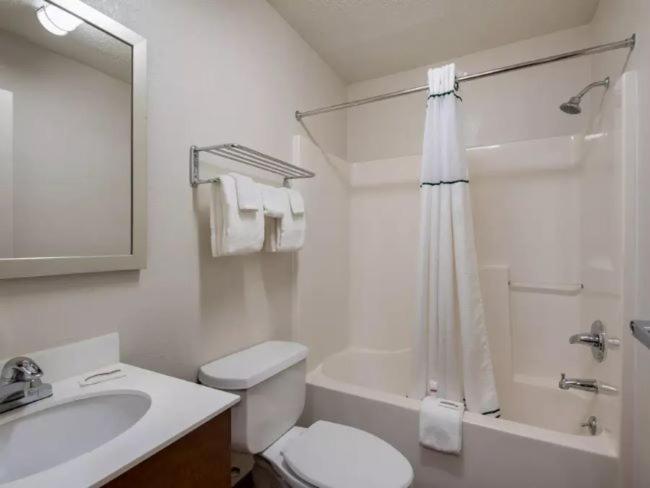 Birch Hill Suites Kansas City - Independence Buitenkant foto